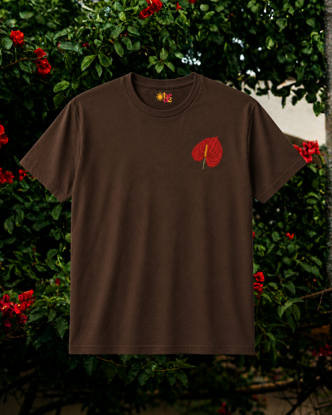 Camiseta bordada con anturio