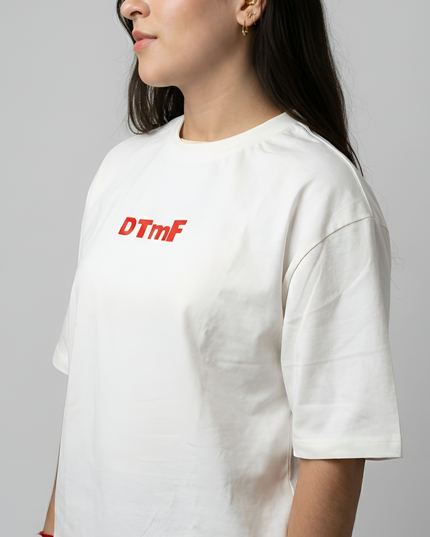 Camiseta bordada con íconos de DTMF (Bad Bunny)
