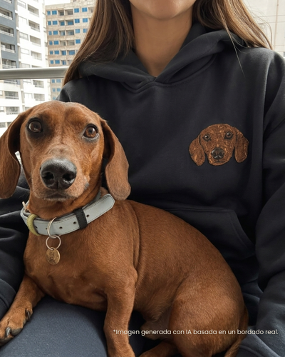 Hoodie bordado con perro salchicha café