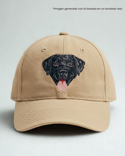 Gorra bordada con labrador negro