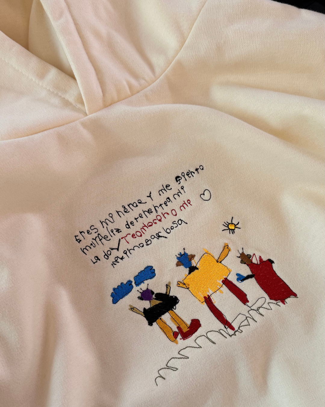 Hoodie bordado con dibujo