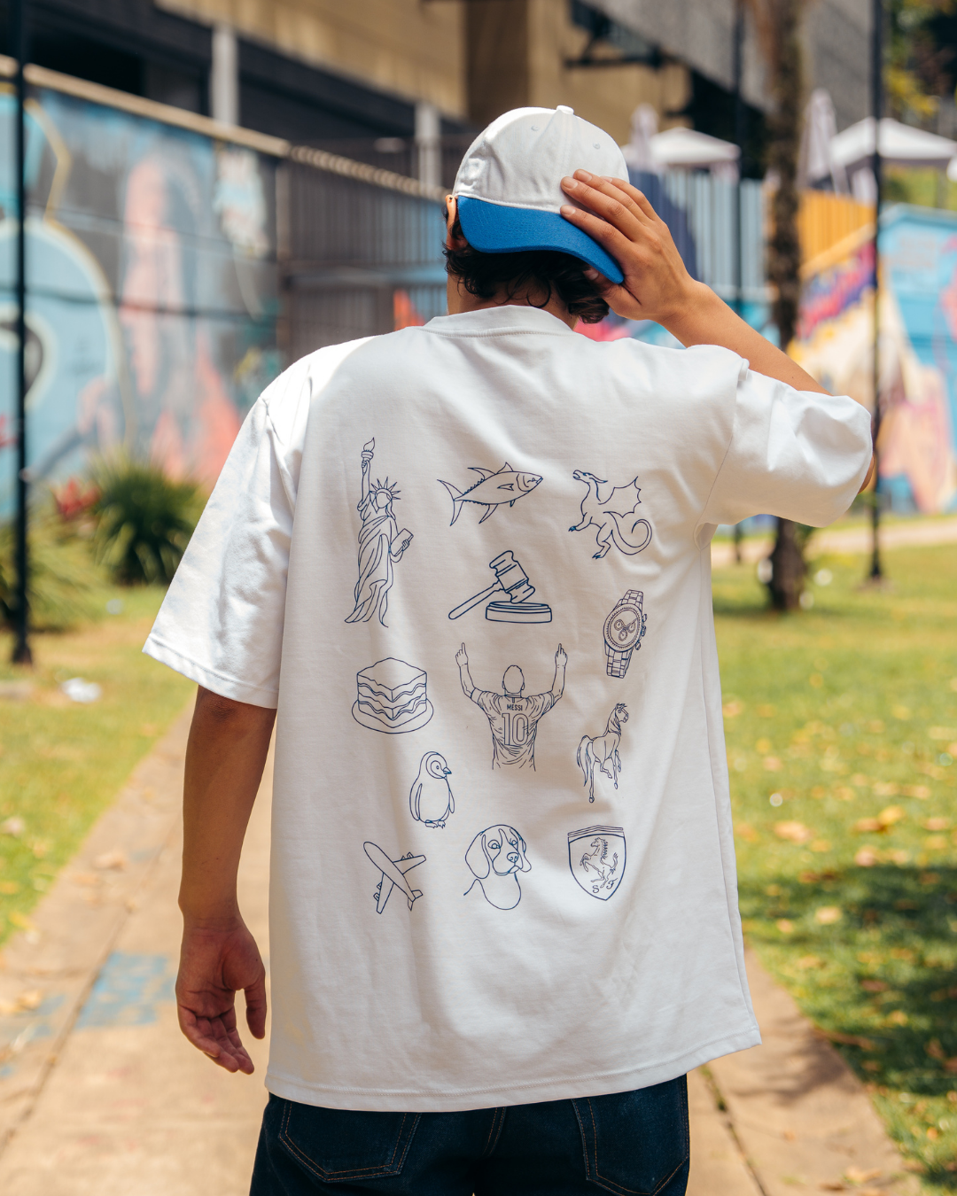 Camiseta estampada con tus cosas favoritas