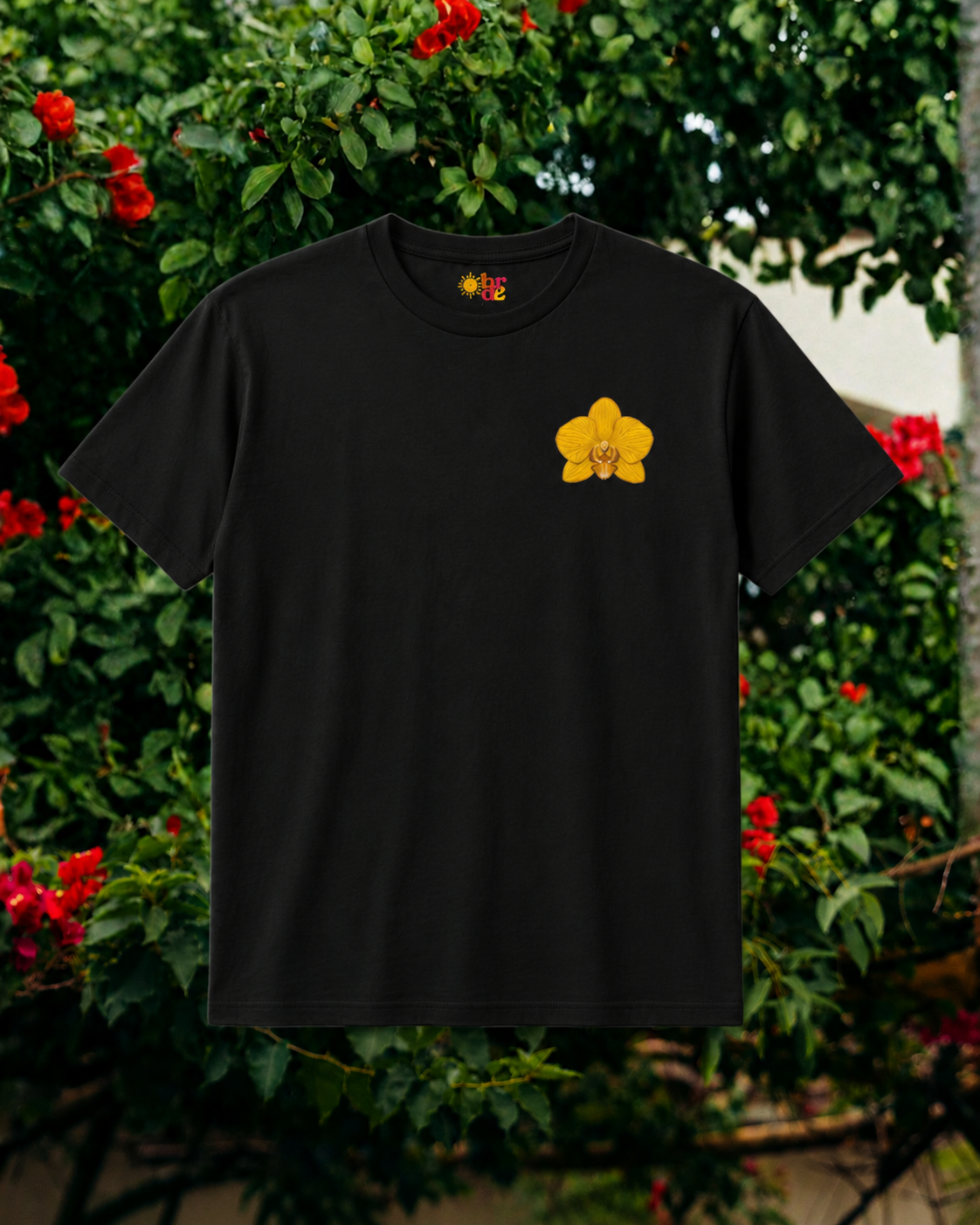 Camiseta bordada con orquídea amarilla
