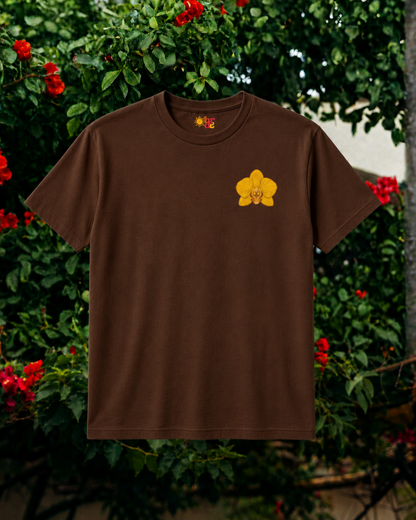 Camiseta bordada con orquídea amarilla