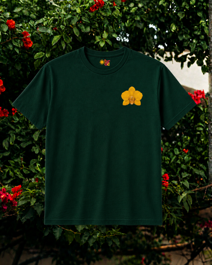 Camiseta bordada con orquídea amarilla