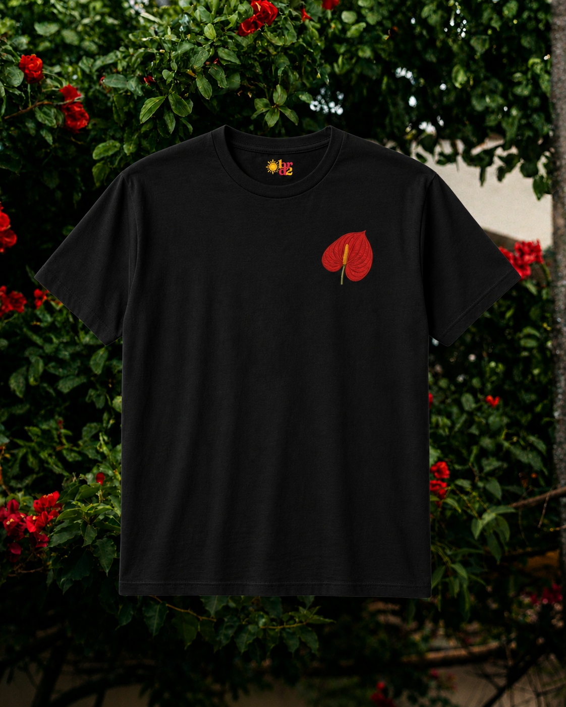 Camiseta bordada con anturio