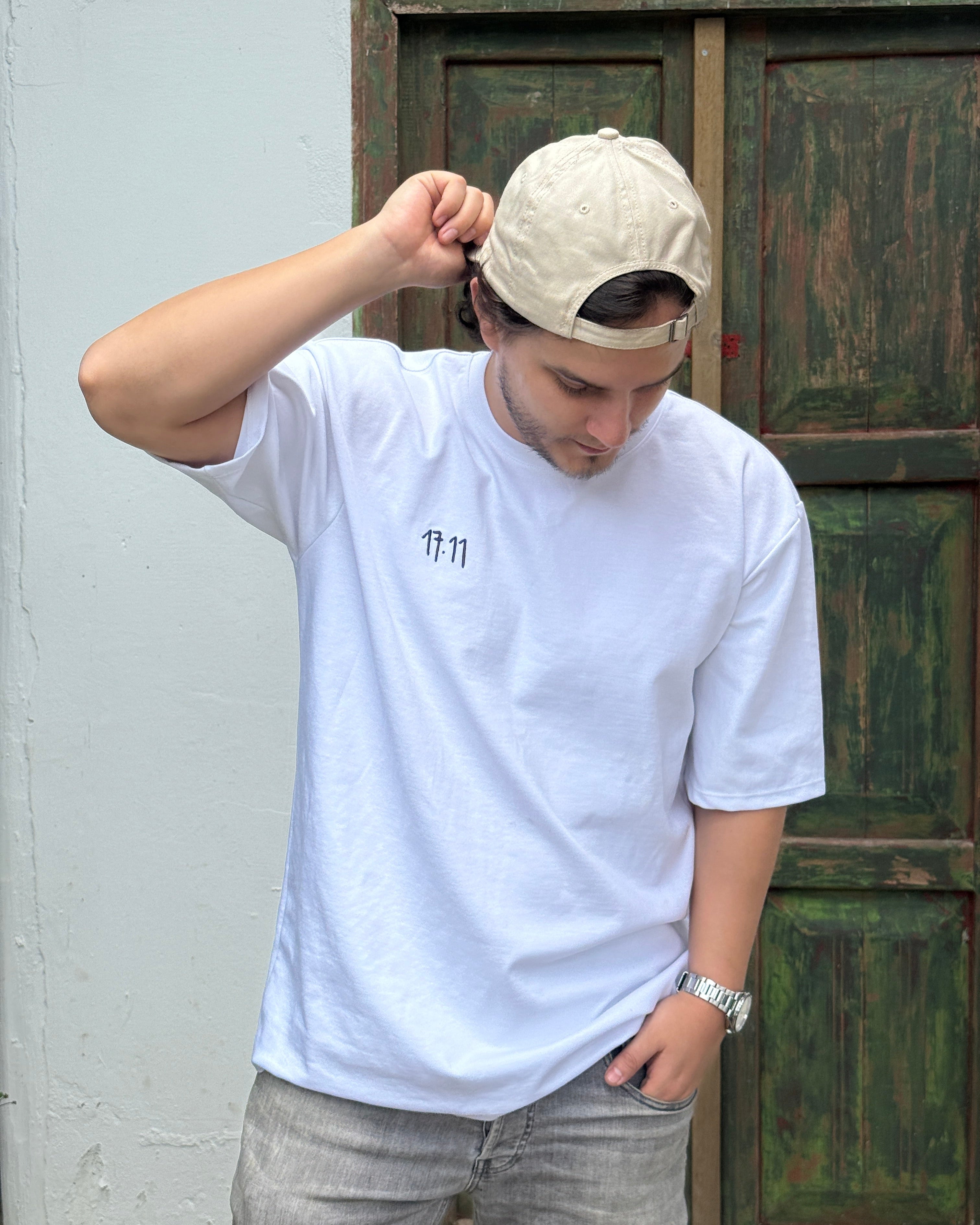 Camiseta bordada con tus cosas favoritas